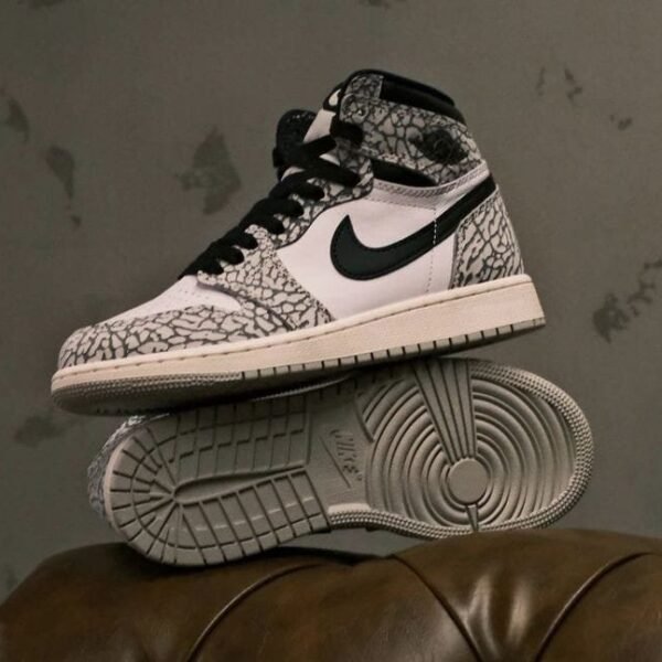 NIKE AIR JORDAN RETRO 1