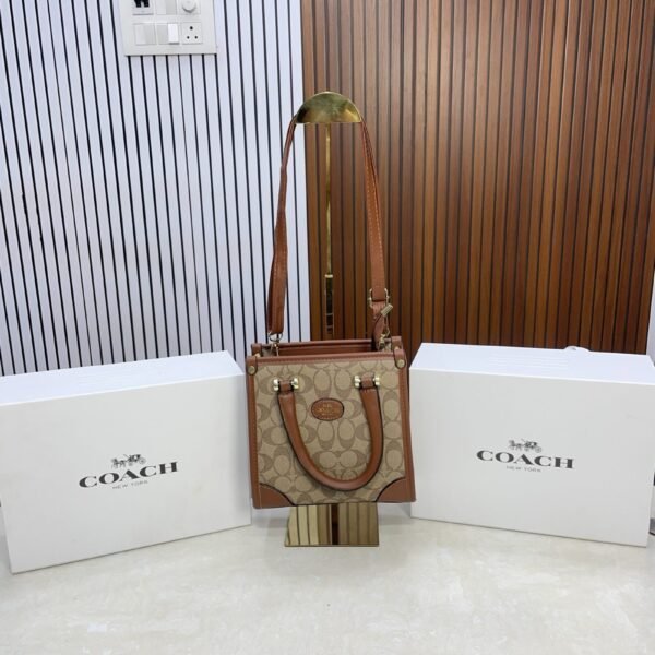 COACH hand bag with extra belt and folding box 203(BR)